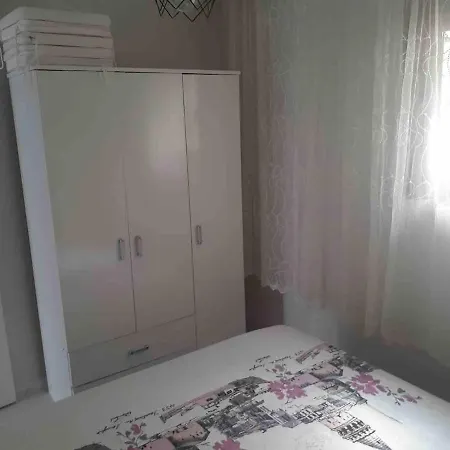 Apartment Suitable Family With Garden